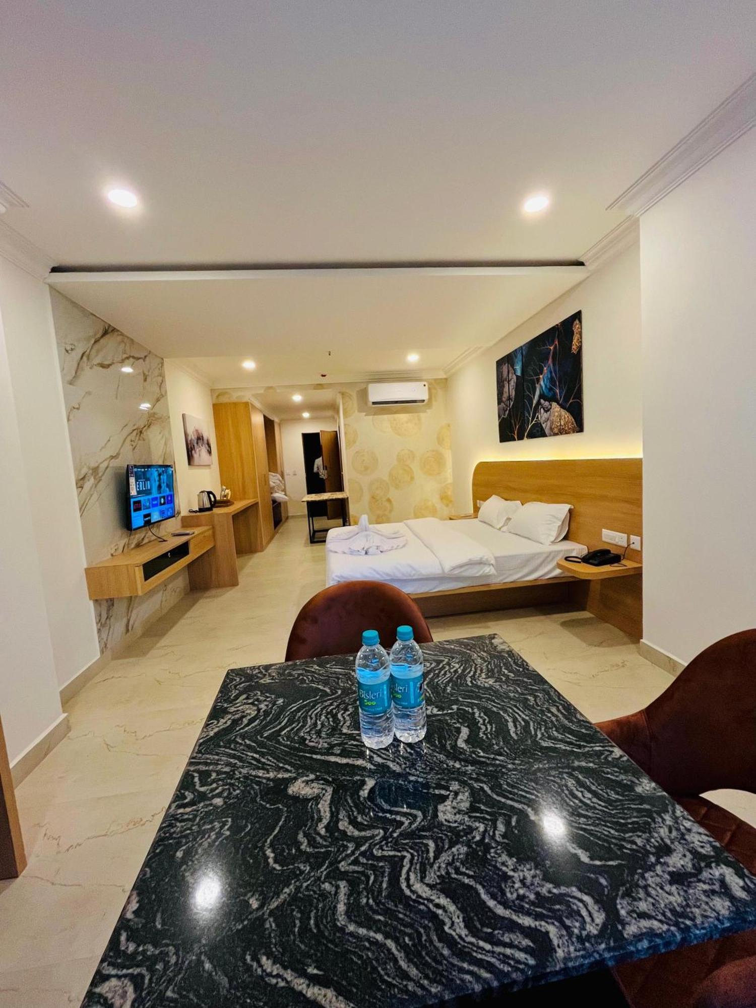 Richmond Inn And Suites Манипала Стая снимка